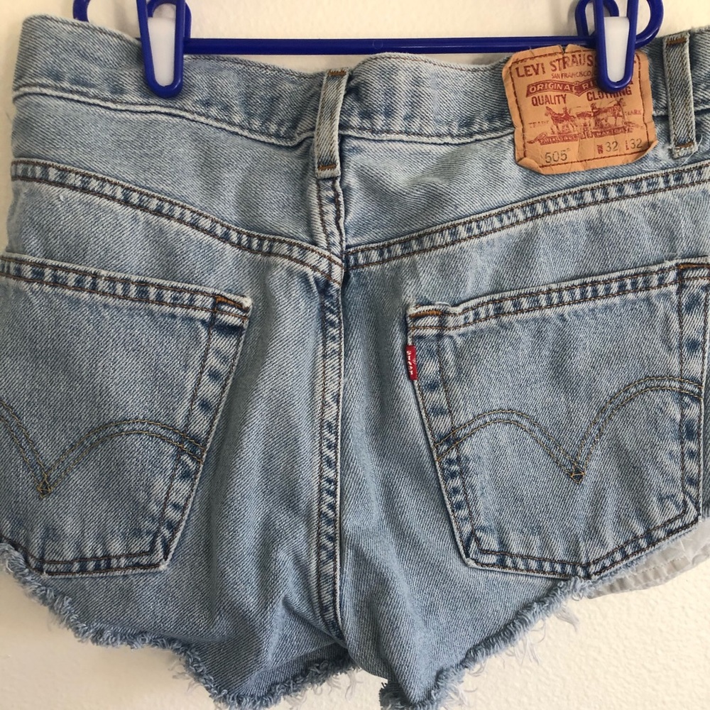 Levi’s cropped pants! Light wash!